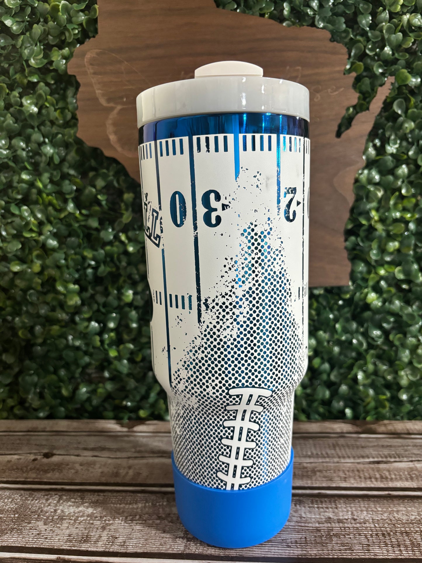 FOOTBALL MOM 40OZ ENGRAVED TUMBLER