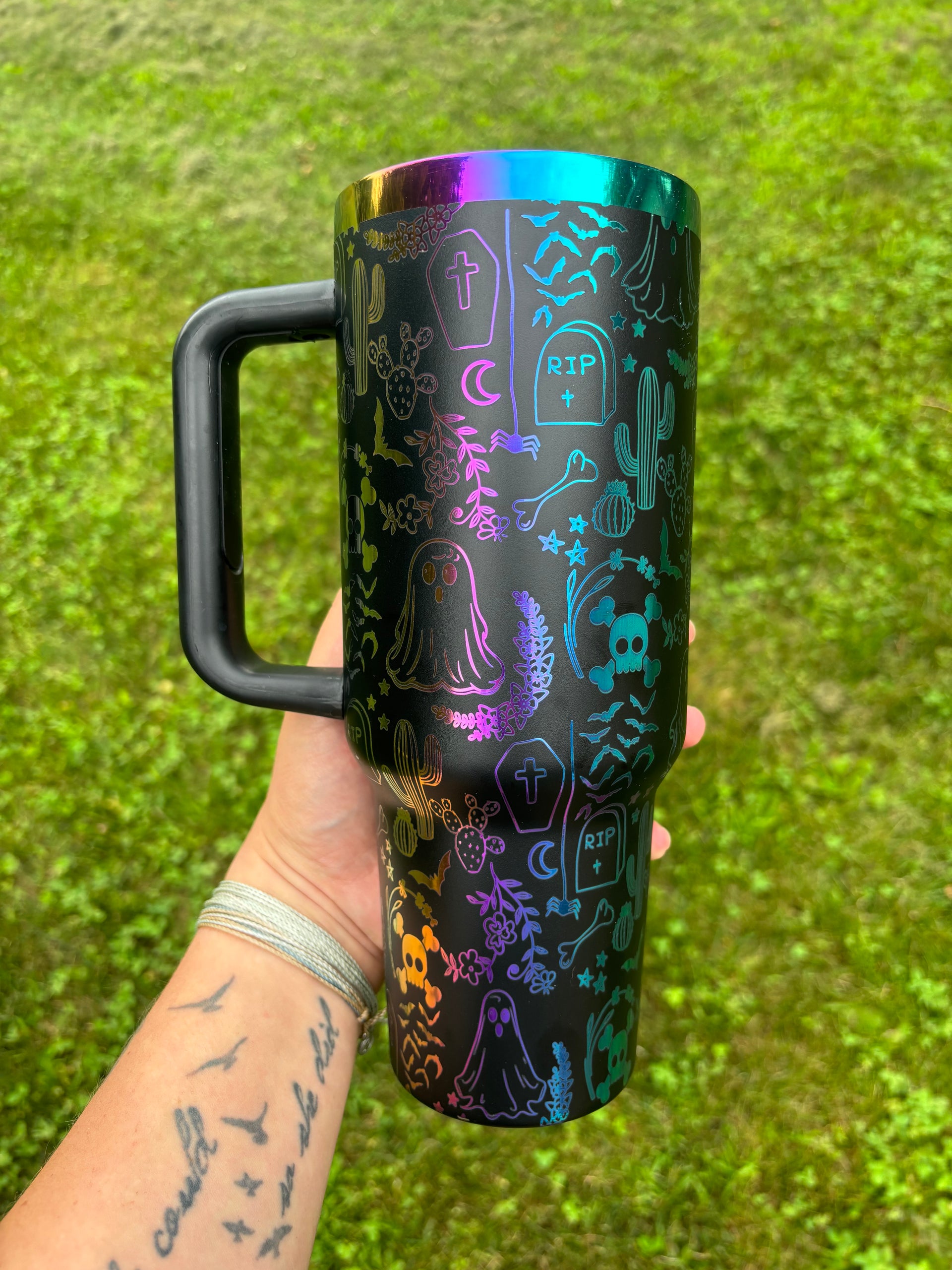 DISCOUNTED* 40oz HALLOWEEN DOODLE TUMBLER – Devyn Rose Designs